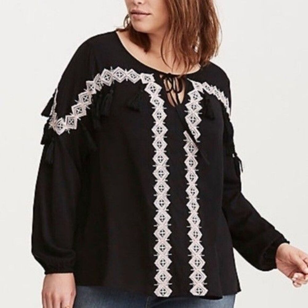 Torrid Insider Collection Black Tassel Embroidered Boho Peasant Top Size 2 (2X)